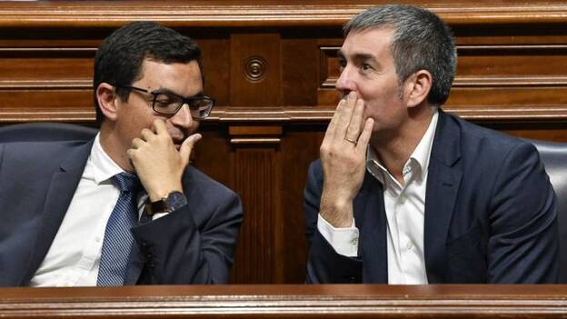 La oposición obliga a Clavijo a ir al Parlamento antes que al juez