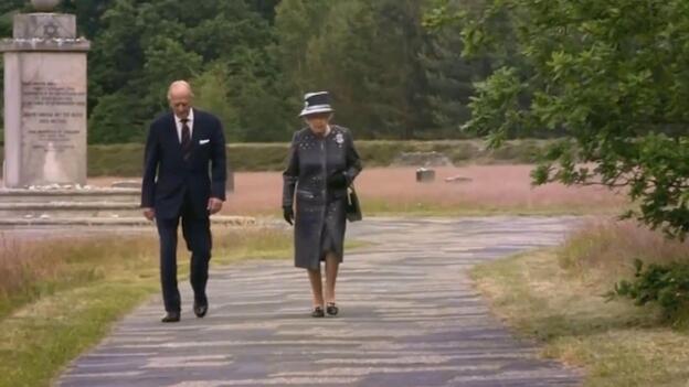 Isabel II cuelga por primera vez un comentario en Instagram