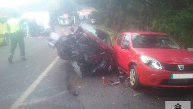 Aparatoso accidente entre varios coches