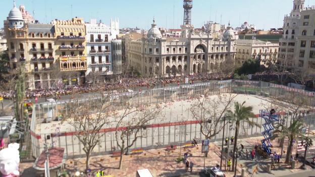 La mascletà tiñe el cielo de Valencia