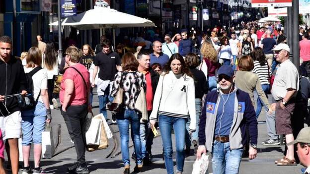 7.500 canarios faltan en el trabajo cada día sin estar de baja