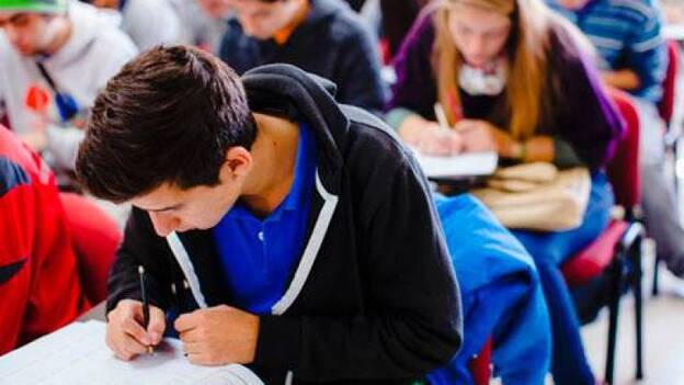 El Cabildo otorga 820 becas a los estudiantes gomeros