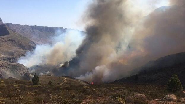 El incendio de Fataga, sofocado de madrugada