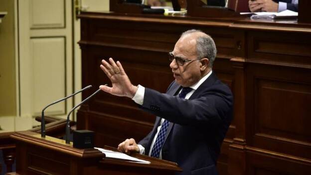 La elección entre el Parlamento o el cabildo es una «anomalía jurídica»