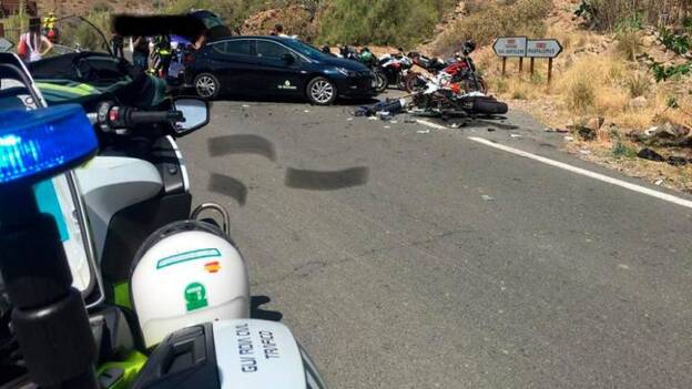 El coche que chocó con tres motos salió de un ‘stop’ sin visibilidad
