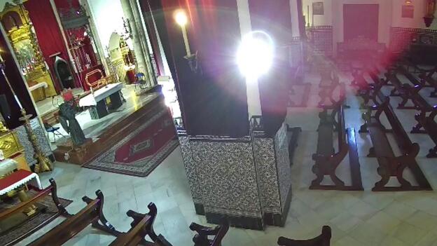 Detenidas por robar en una iglesia ropa de culto y hacerse fotos de burla