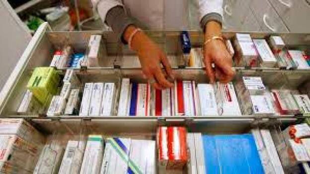 Autonomías y Sanidad abordan el desabastecimiento de 274 fármacos