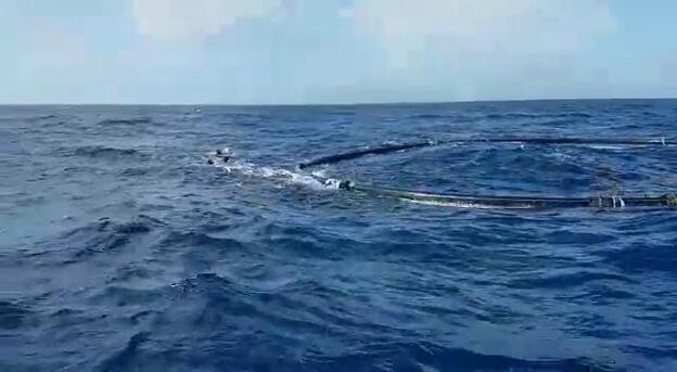 Recuperan una jaula de piscifactoría a la deriva