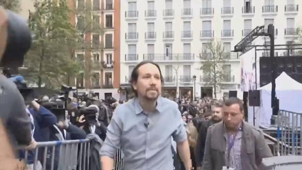 Iglesias, recibido con gritos de "Sí, se Puede" en su vuelta tras la baja