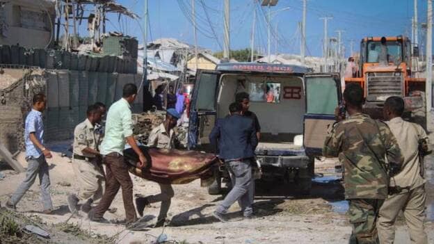 11 muertos, entre ellos un viceministro, en un ataque múltiple en Mogadiscio