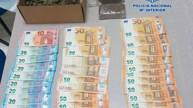 La Policía Nacional detiene a dos hombres por delito contra la salud pública en un centro comercial