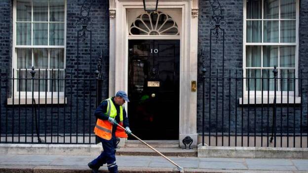 El caos del ‘brexit’ acrecienta la presión sobre Theresa May para que dimita