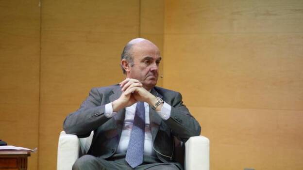 De Guindos pone el foco en los problemas de Bankia y niega presiones a Rato