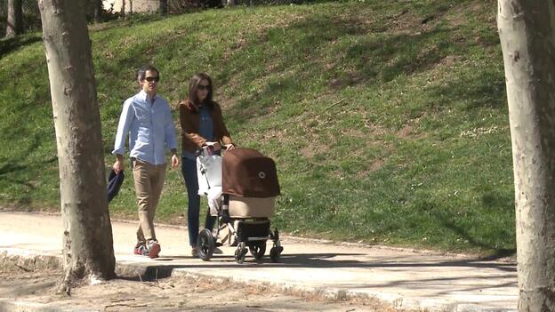 La ampliación de los permisos por paternidad a 8 semanas entra en vigor este lunes