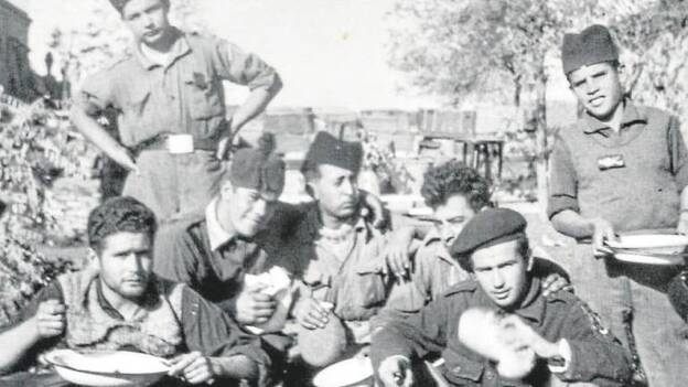 Tres hermanos en dos bandos