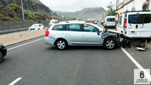 Colapso en la GC-2 por una colisión