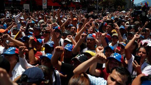 Seguidores de Guaidó protestan en toda Venezuela contra Maduro y apagones