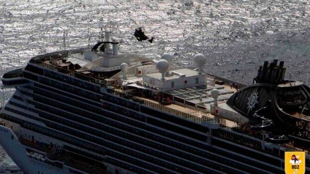 Rescatan a una embarazada de un crucero