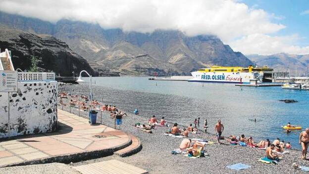 Cerca de 125.000 canarios saltan a otra isla en la operación salida