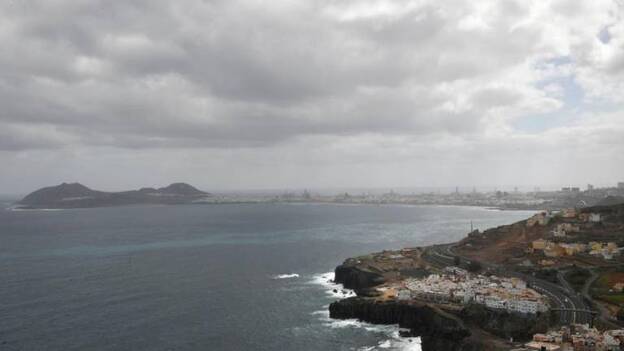 Viernes Santo con viento y lloviznas
