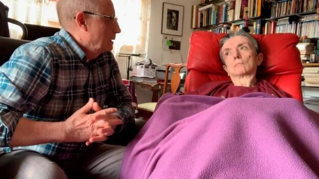 El hombre que ayudó a morir a esposa no será encausado por violencia machista