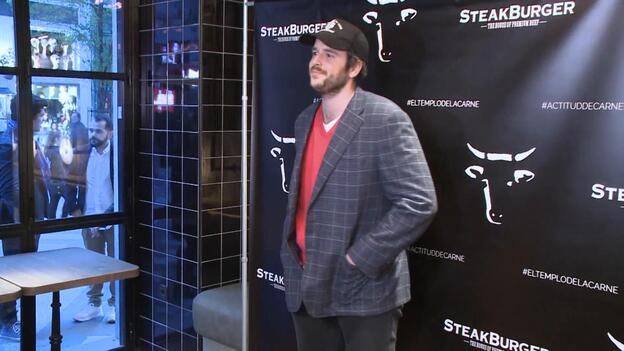 Aless Lequio, apoyado por sus padres