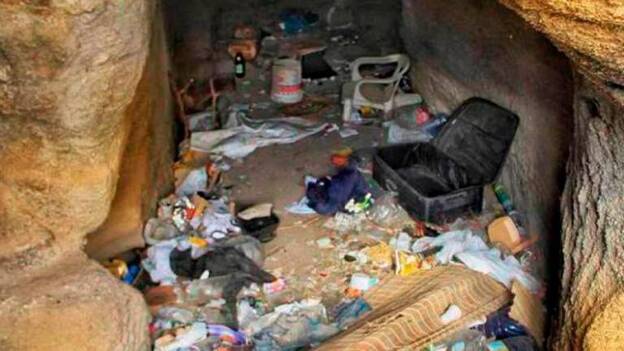 El PSOE denuncia el estado de abandono de las cuevas de Facaracas