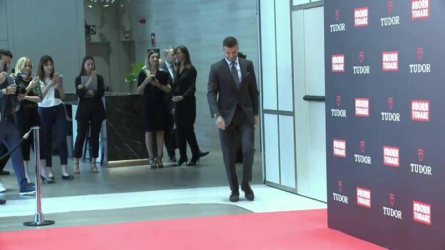 David Beckham regresa muy sonriente a Madrid