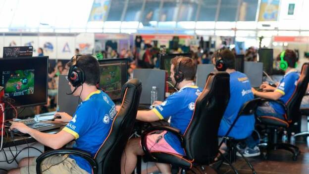La oposición afea a Clavijo que haya metido los videojuegos en la ULPGC