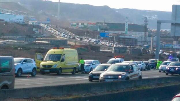 Choque múltiple entre varios vehículos en la GC-1