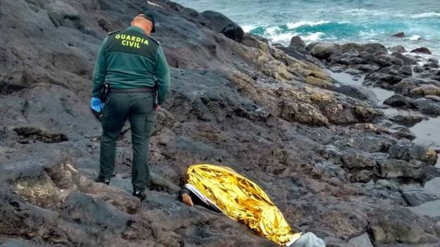 Hallan el cuerpo del migrante desaparecido tras caer de una patera