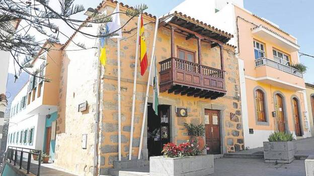 Registro policial en el Ayuntamiento de Valsequillo