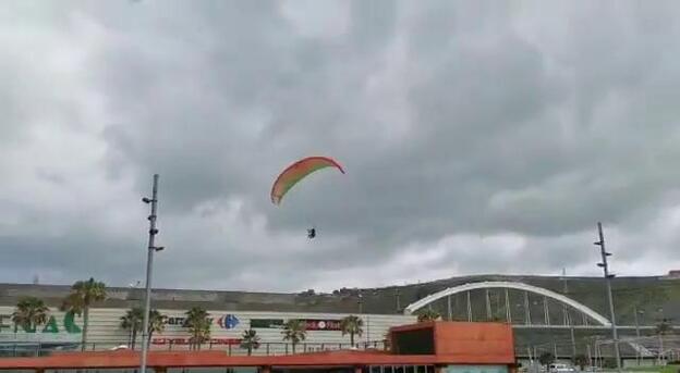 Nardy Barrios, en parapente por la ciudad