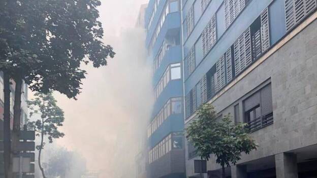 Seis intoxicados en el incendio de la calle Albareda