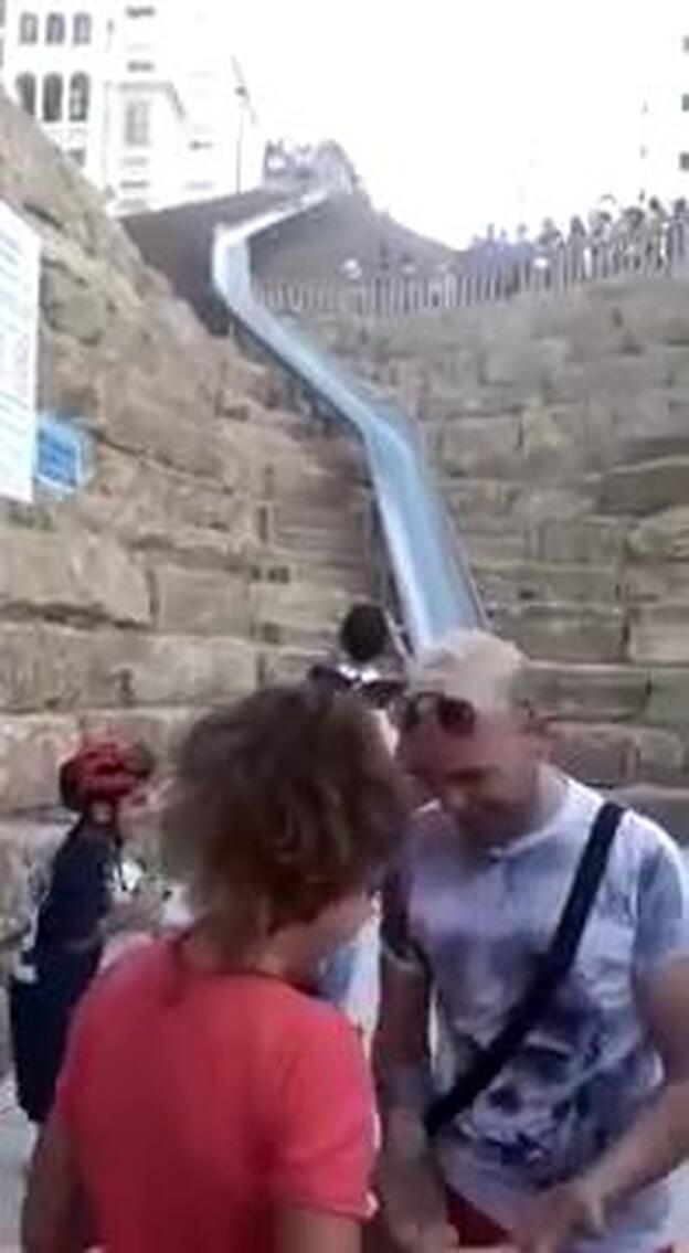 Clausurado el mayor tobogán urbano de España