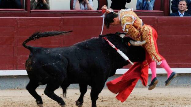 Gonzalo Caballero sufre una grave cornada
