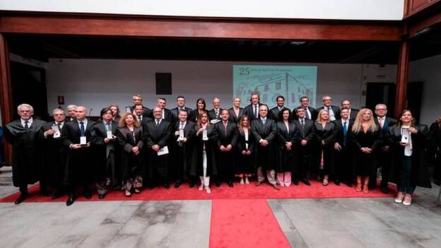 Jura de abogados y medallas para los 25 años de ejercicio profesional