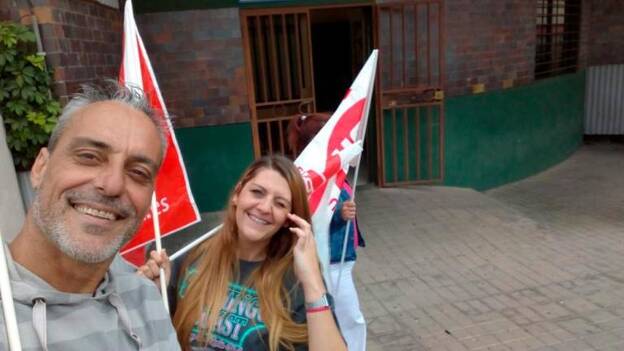 Los empleados del centro de Alzhéimer se manifiestan ante Servicios Sociales