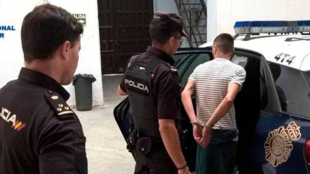 Detenido un padre y su hijo por estafar más de 130.000 euros a 14 personas