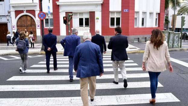 PSOE y PP coquetean y Cs se ofrece