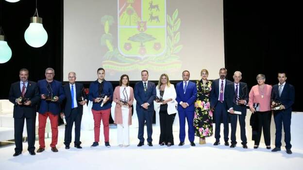 Moya rinde honores a la trayectoria y compromiso con el municipio