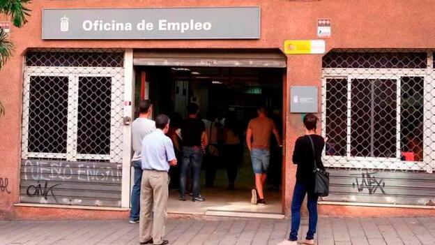 El paro bajó en 1.577 personas en mayo en Canarias