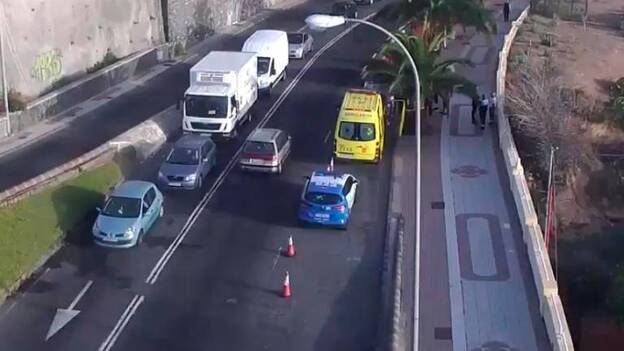 Accidente entre un coche y una bici en Paseo de Chil