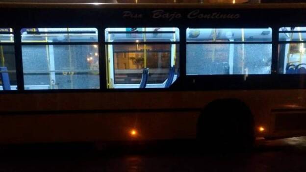 Una guagua sufre un ataque a perdigonazos en Tamaraceite