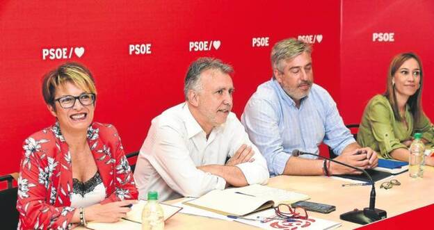 Torres ve compatible el pacto del «cambio» con acuerdos con el PP