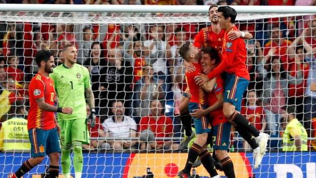 España gana 3-0 a Suecia y se acerca a la Eurocopa