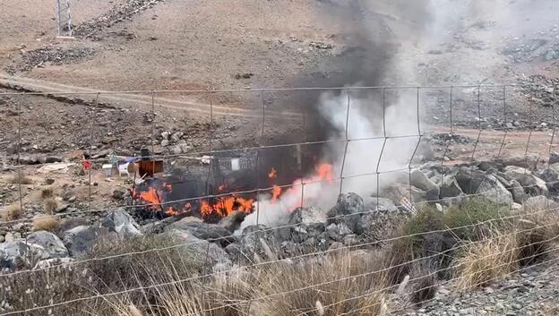 Fuego junto a la GC-1 en Maspalomas
