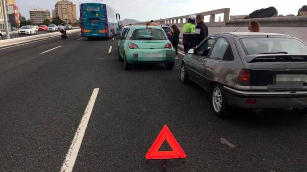 Aparatoso accidente en la autovía marítima