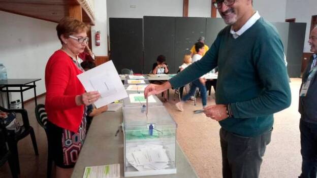 El PSOE fuerza a Villalba a dejar a Torres Stinga como alcalde en Haría