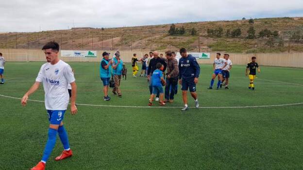 El Tamaraceite pierde con el Prat (0-1) y despide la temporada sin ascenso